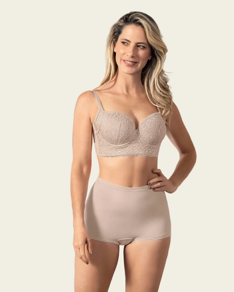 Soutien-gorge avec armatures et coque en arc de cercle.