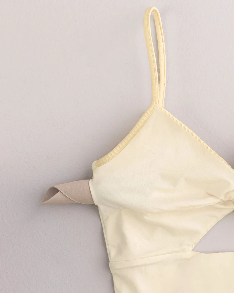 Maillot de bain une pièce à contrôle doux avec décolleté croisé