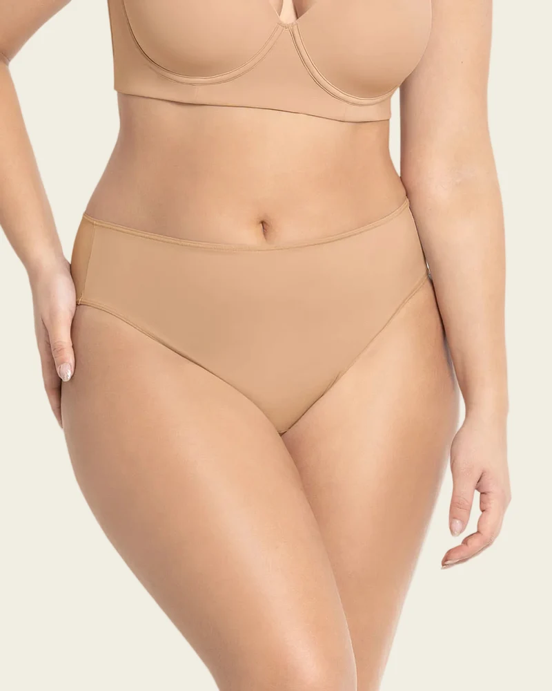 Culotte classique à jambe haute avec contrôle modéré au niveau de l'abdomen