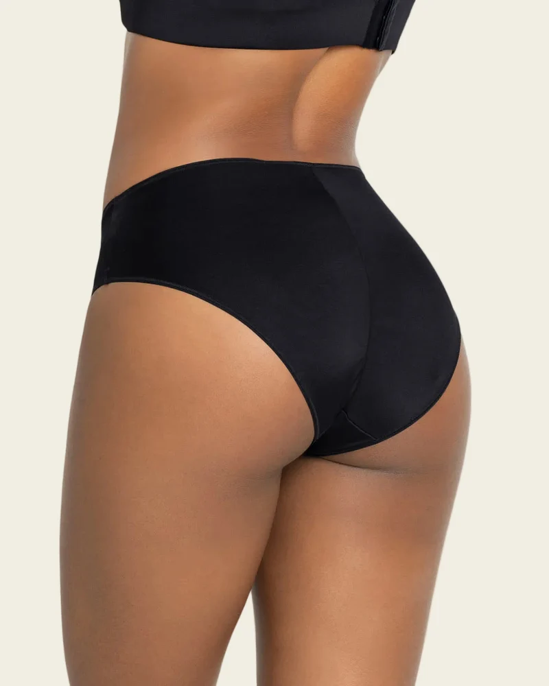 Culotte classique à jambe haute avec contrôle modéré au niveau de l'abdomen