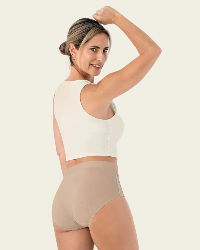 Culotte classique avec détails latéraux en dentelle