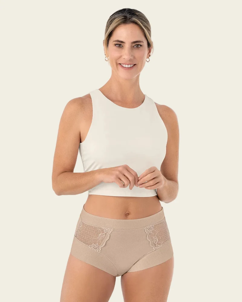 Culotte classique avec détails latéraux en dentelle