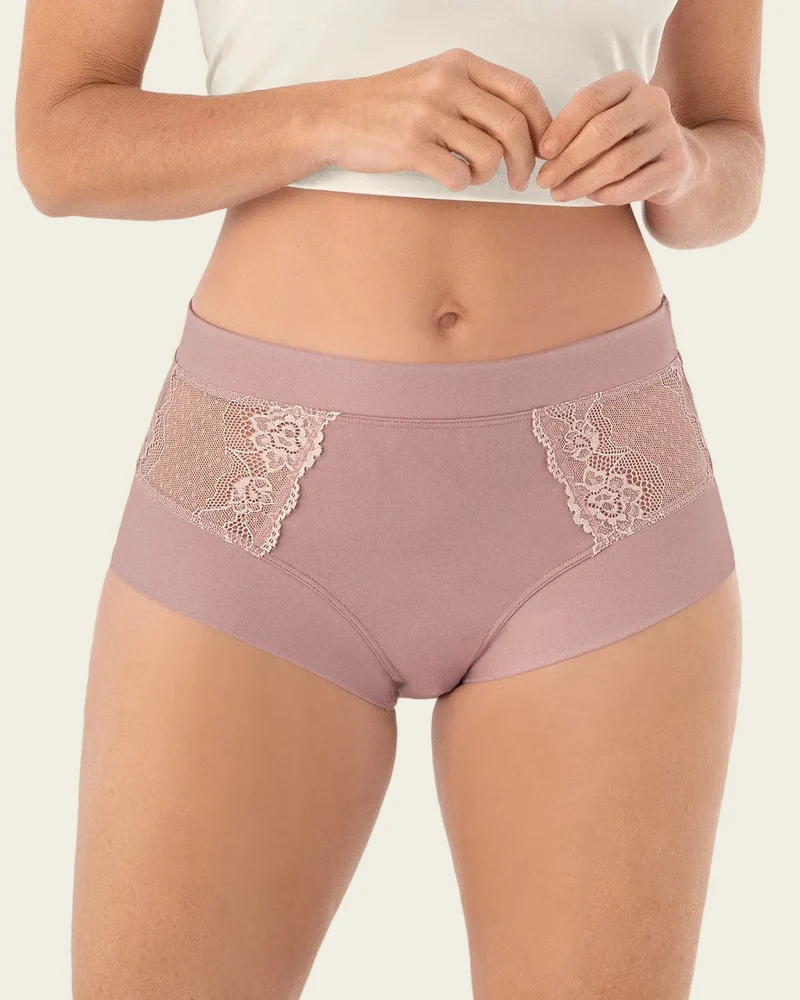 Culotte classique avec détails latéraux en dentelle