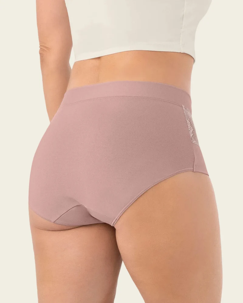 Culotte classique avec détails latéraux en dentelle