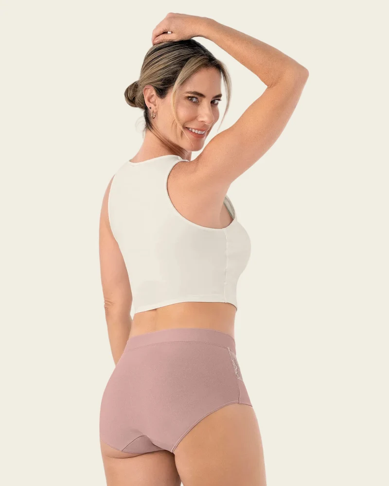 Culotte classique avec détails latéraux en dentelle