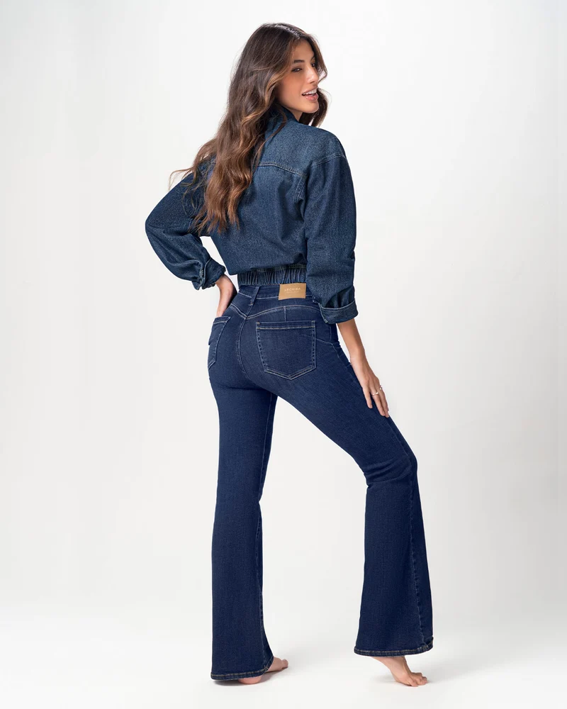 Jean push-up coupe flare
