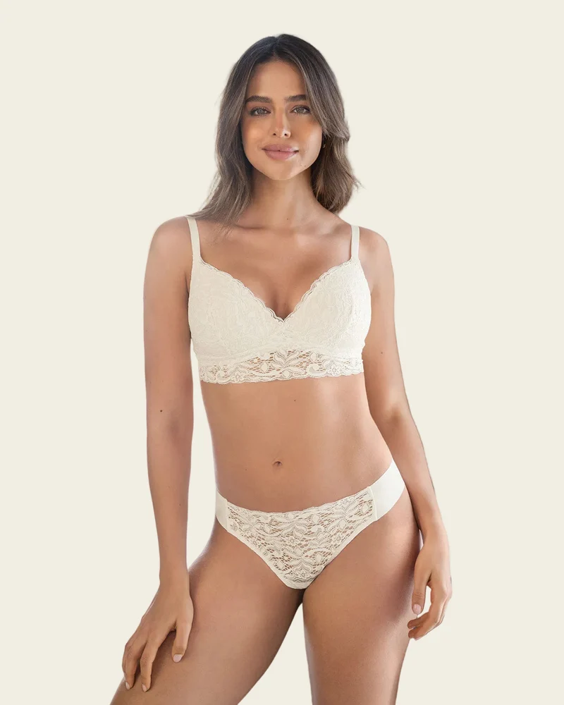Culotte brésilienne avec dentelle sur le devant et tissu invisible au niveau des fesses