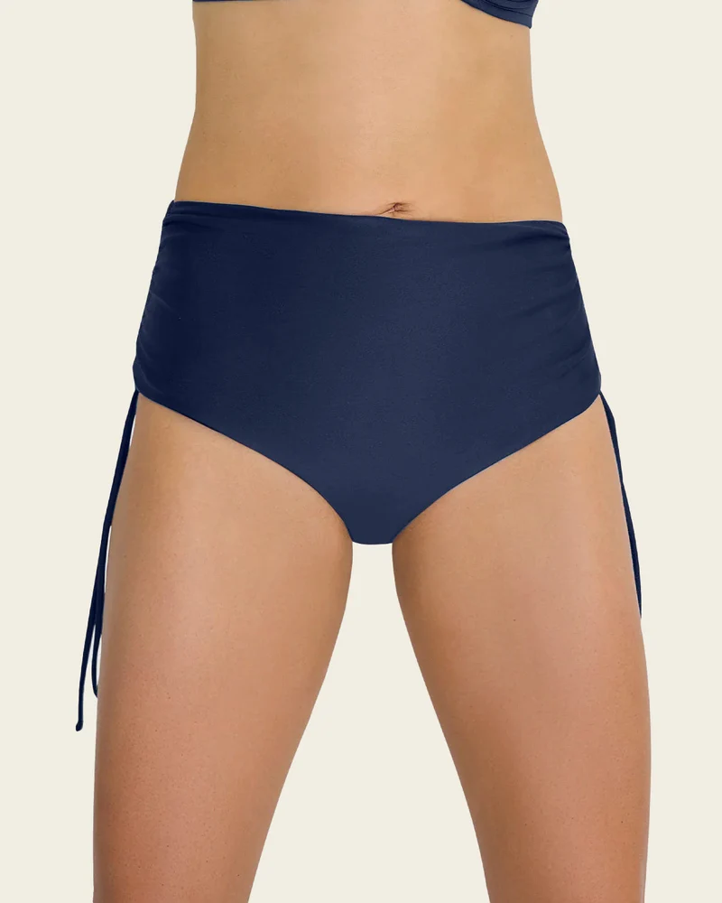 Culotte réglable sur les côtés