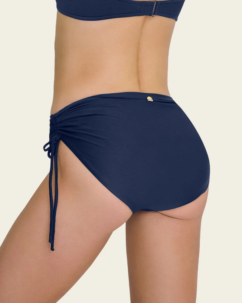 Culotte réglable sur les côtés