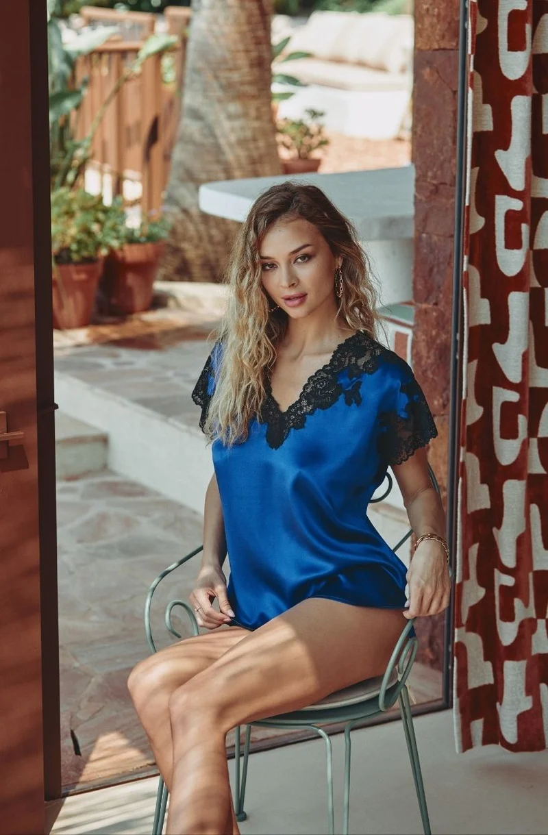 Débardeur en soie bleue et dentelle Carmela