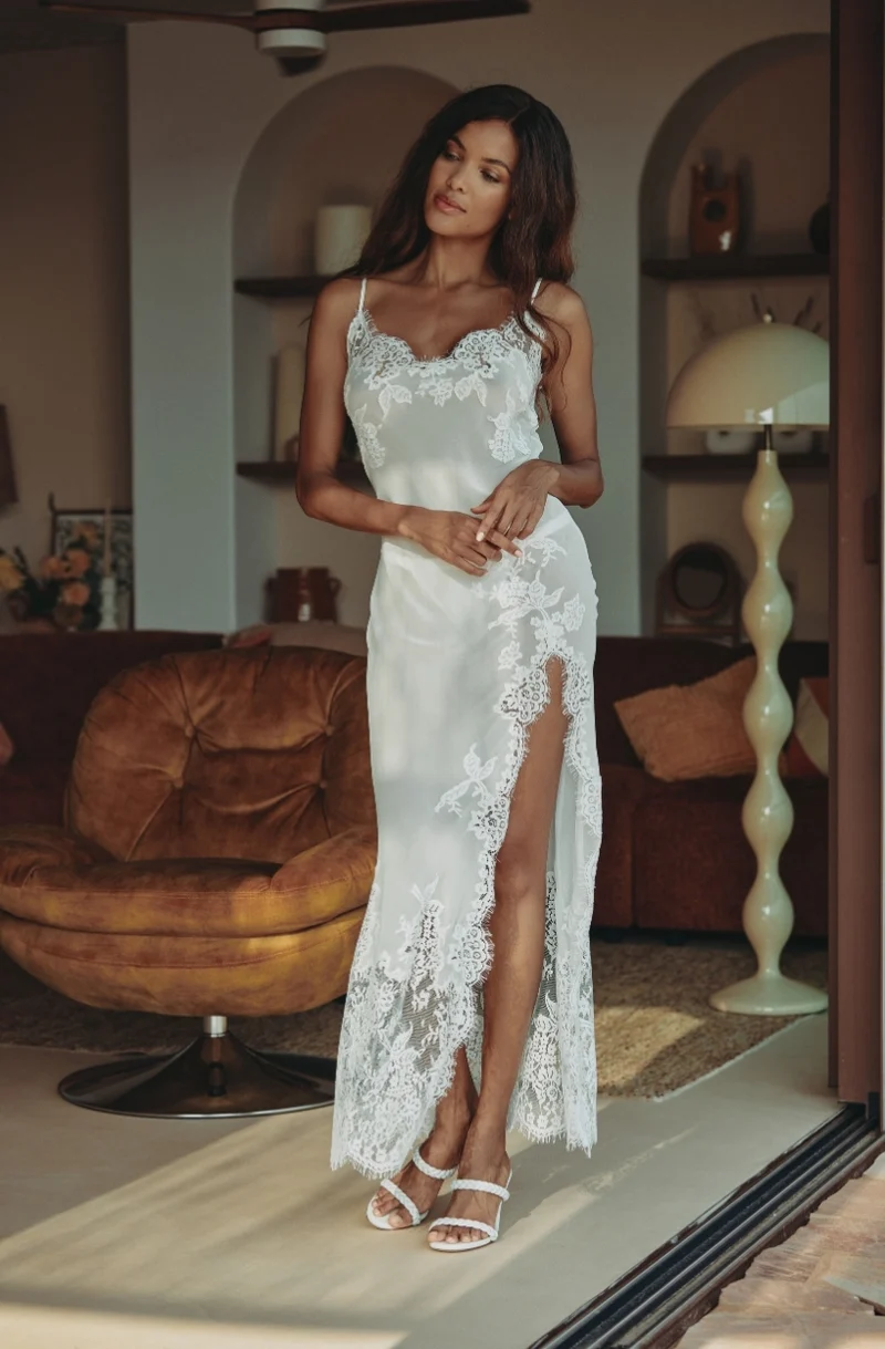 Nuisette longue sexy Calista en mousseline de soie et dentelle blanche
