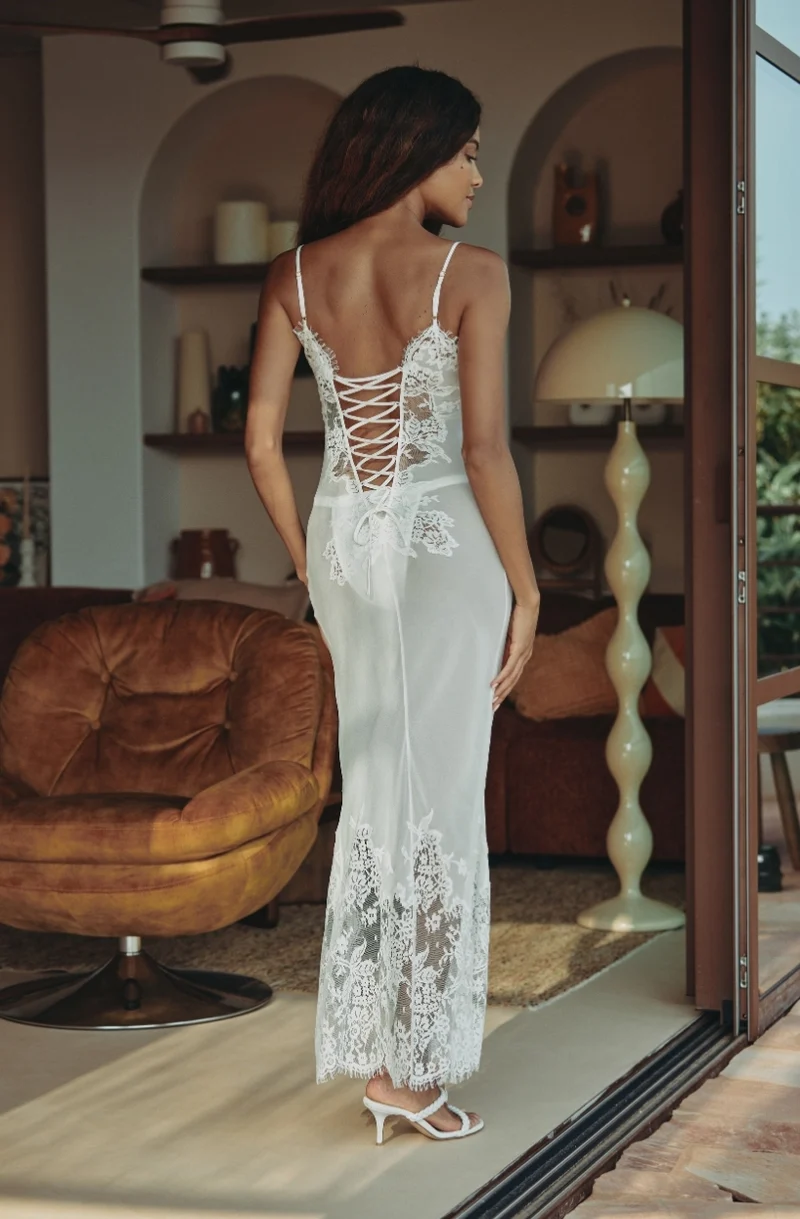 Nuisette longue sexy Calista en mousseline de soie et dentelle blanche