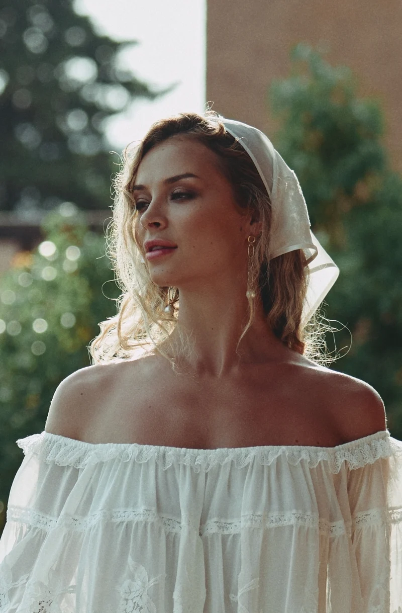 Coiffe Calista en mousseline de soie et dentelle blanche