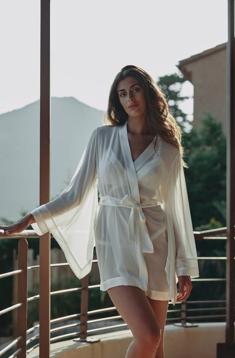 Kimono court Calista en mousseline de soie blanche