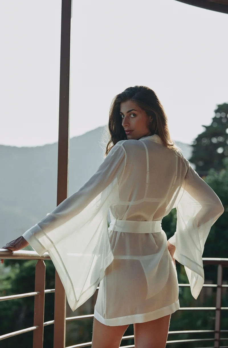 Kimono court Calista en mousseline de soie blanche