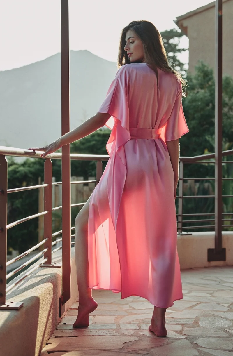 Robe caftan en soie rose Calista