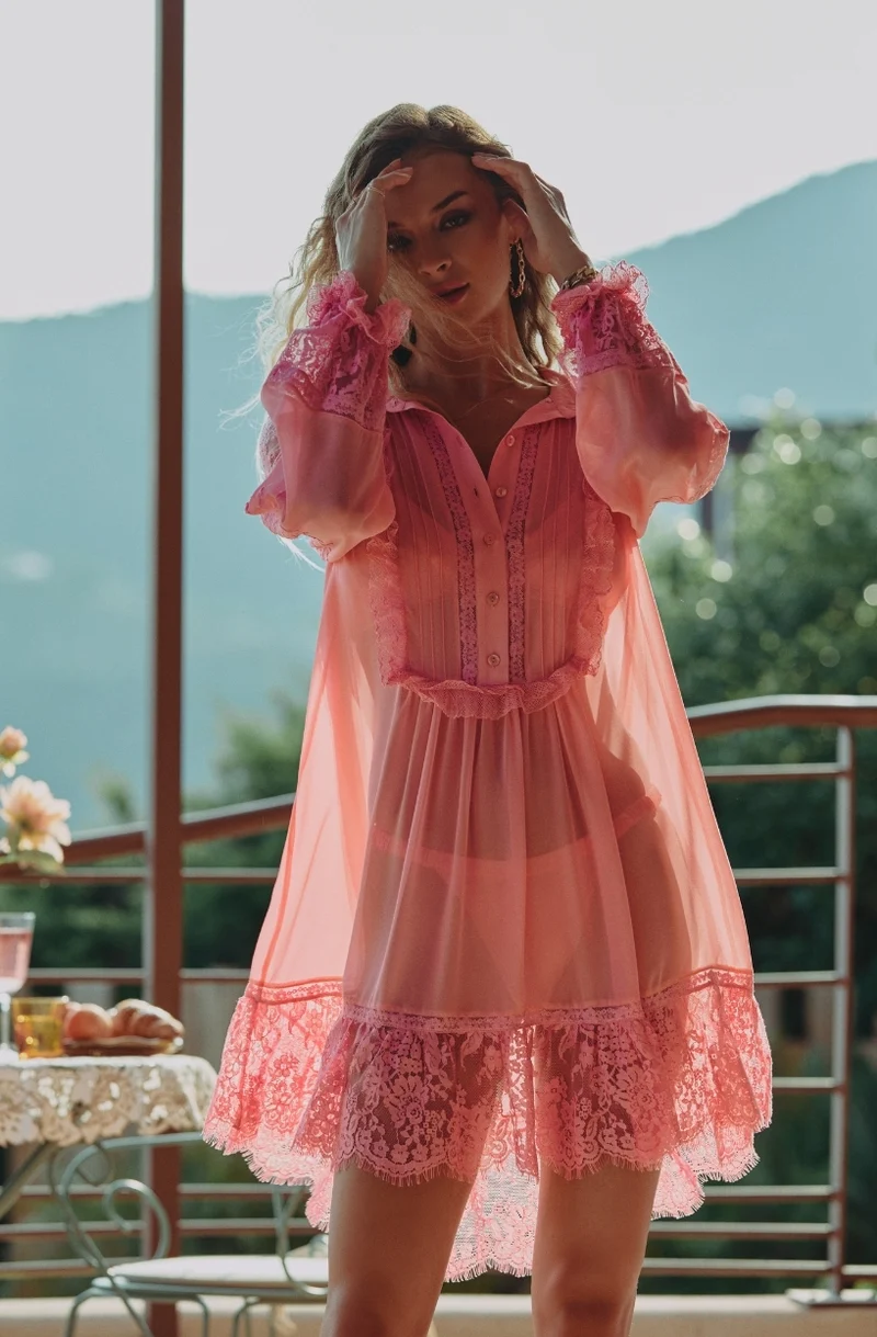 Robe chemise Calista en mousseline de soie et dentelle rose