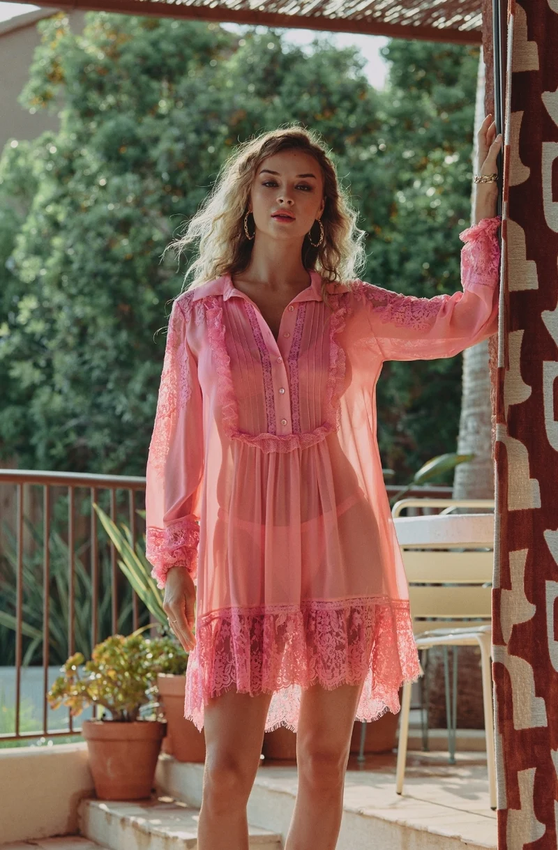 Robe chemise Calista en mousseline de soie et dentelle rose