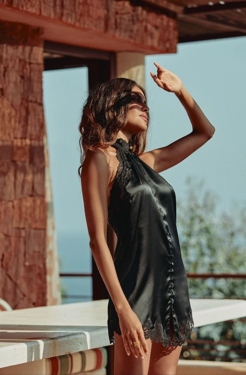 Robe nuisette dos nu en soie et dentelle noire Carmela