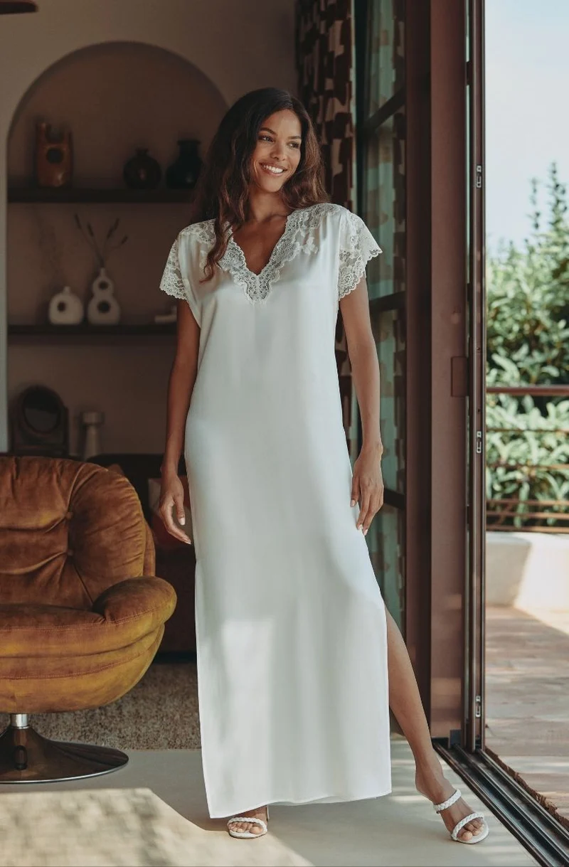 Chemise de nuit longue en soie et dentelle blanche Carmela