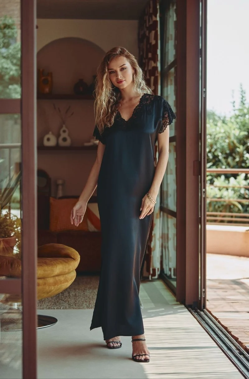 Chemise de nuit longue en soie et dentelle noire Carmela