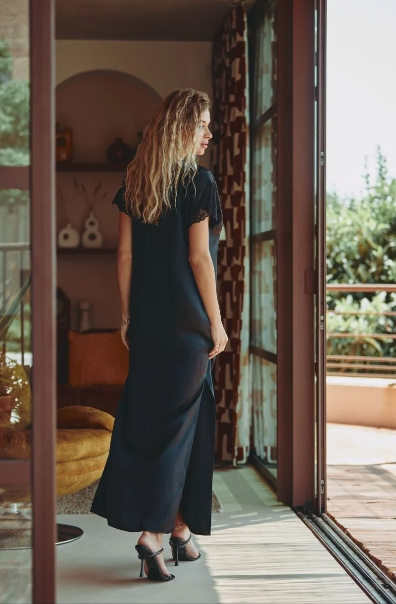 Chemise de nuit longue en soie et dentelle noire Carmela