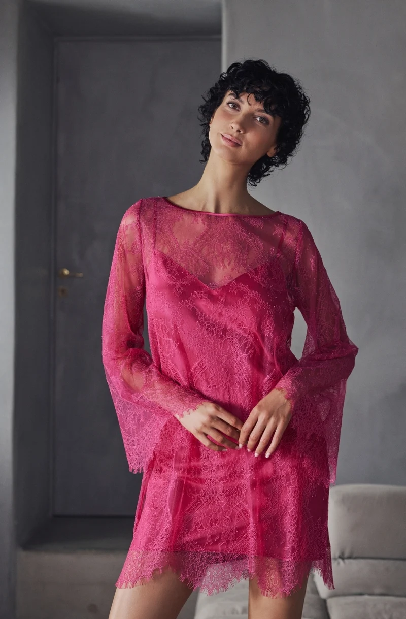 Robe en dentelle rose Brooke