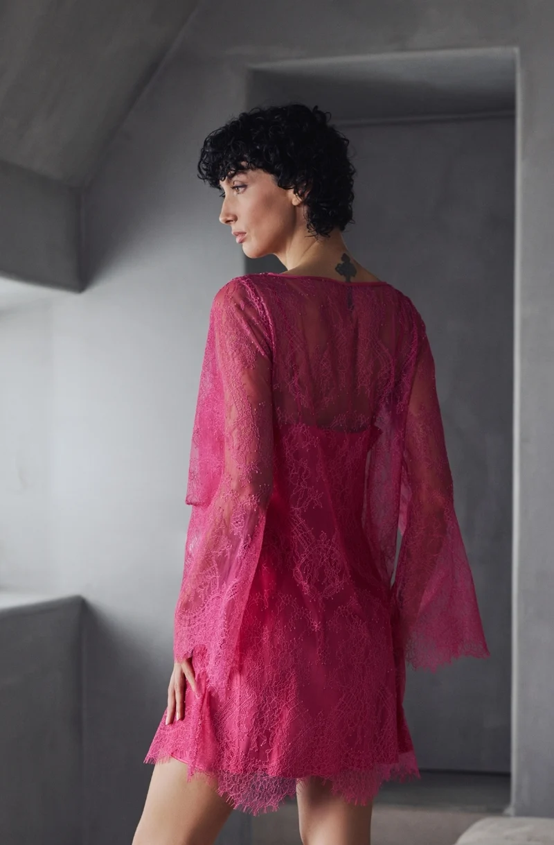Robe en dentelle rose Brooke