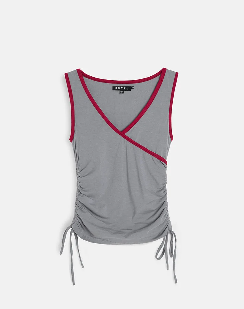 Laird Wrap Top in Grey with Adrenaline Red Binding (Top enveloppant Laird en gris avec fixation rouge adrénaline)