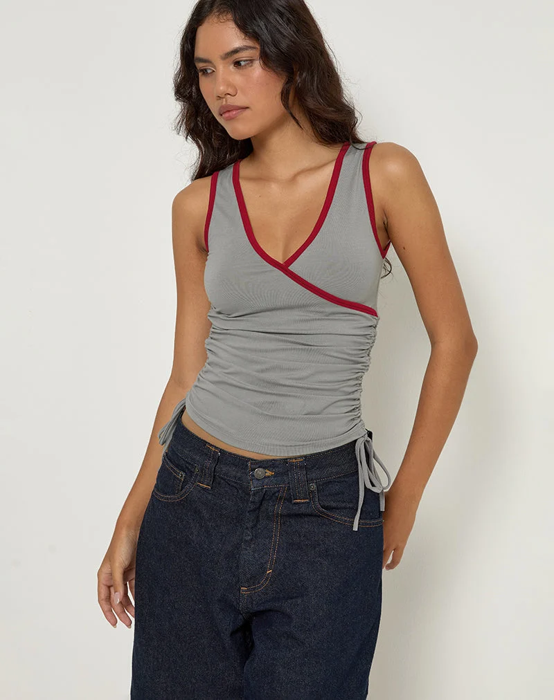 Laird Wrap Top in Grey with Adrenaline Red Binding (Top enveloppant Laird en gris avec fixation rouge adrénaline)