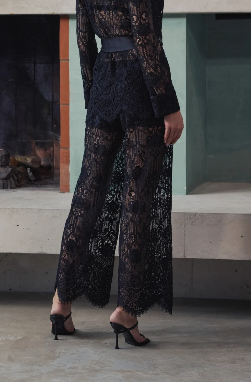 Pantalon noir en dentelle Branda