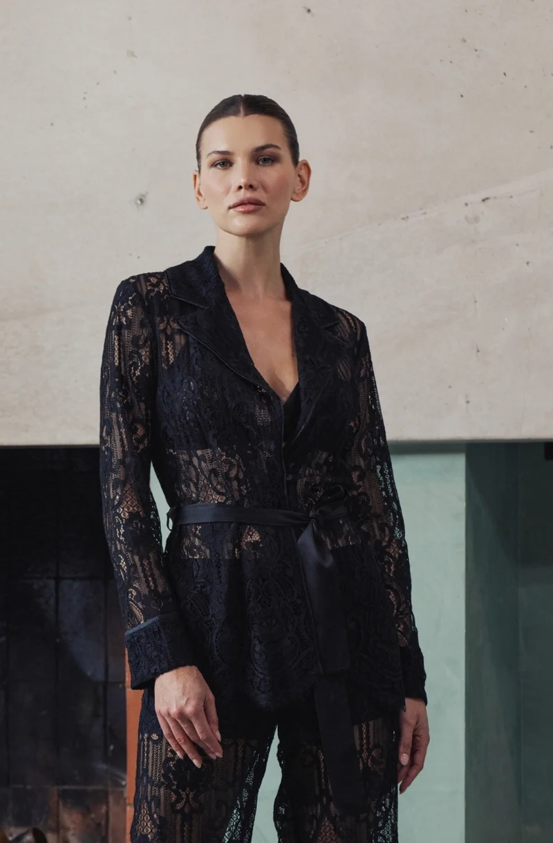 Veste tailleur en dentelle noire Branda