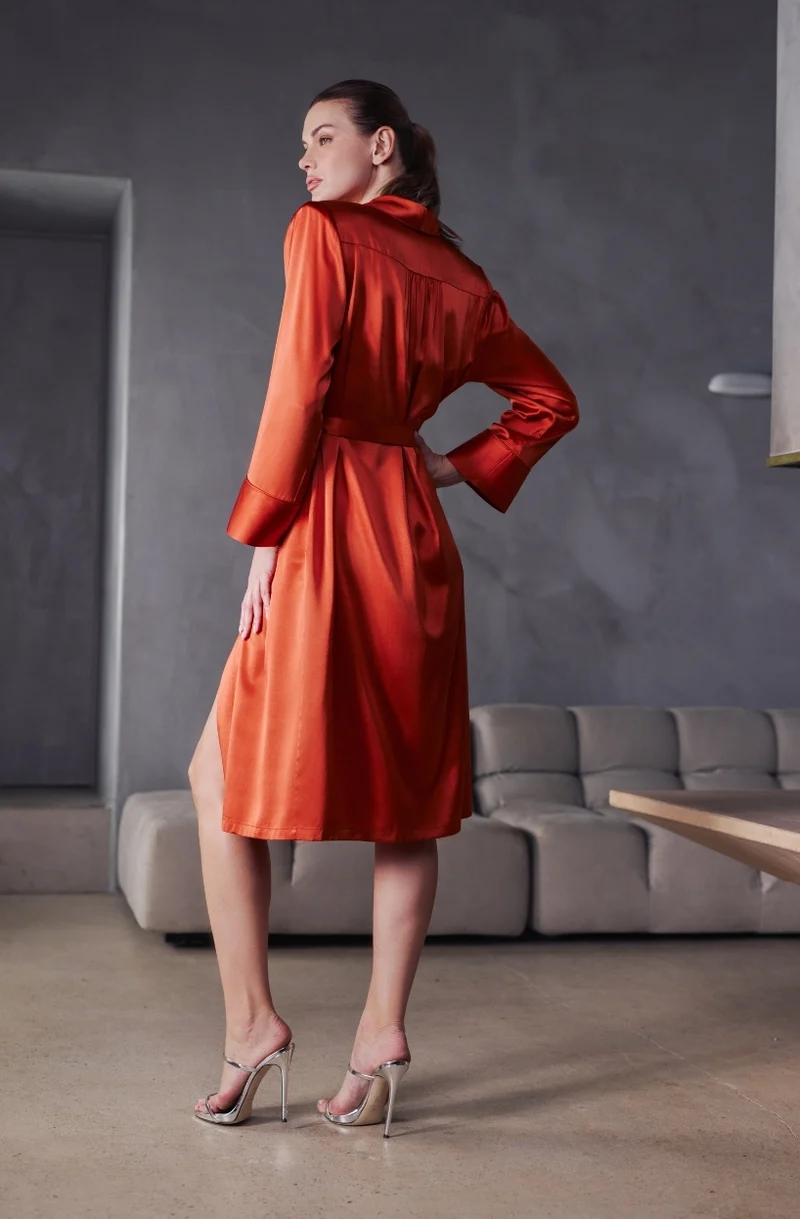 Déshabillé longueur midi Bonnie en satin rouge