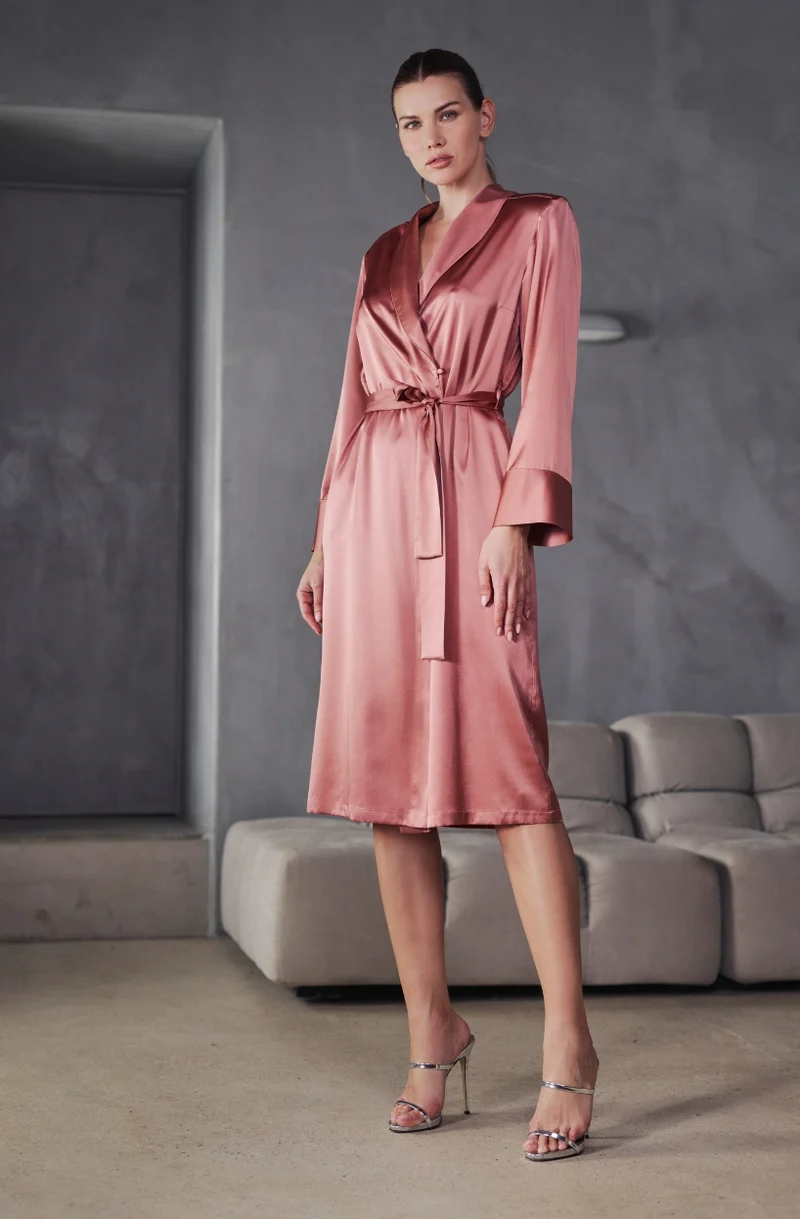 Déshabillé longueur midi Bonnie en satin rose