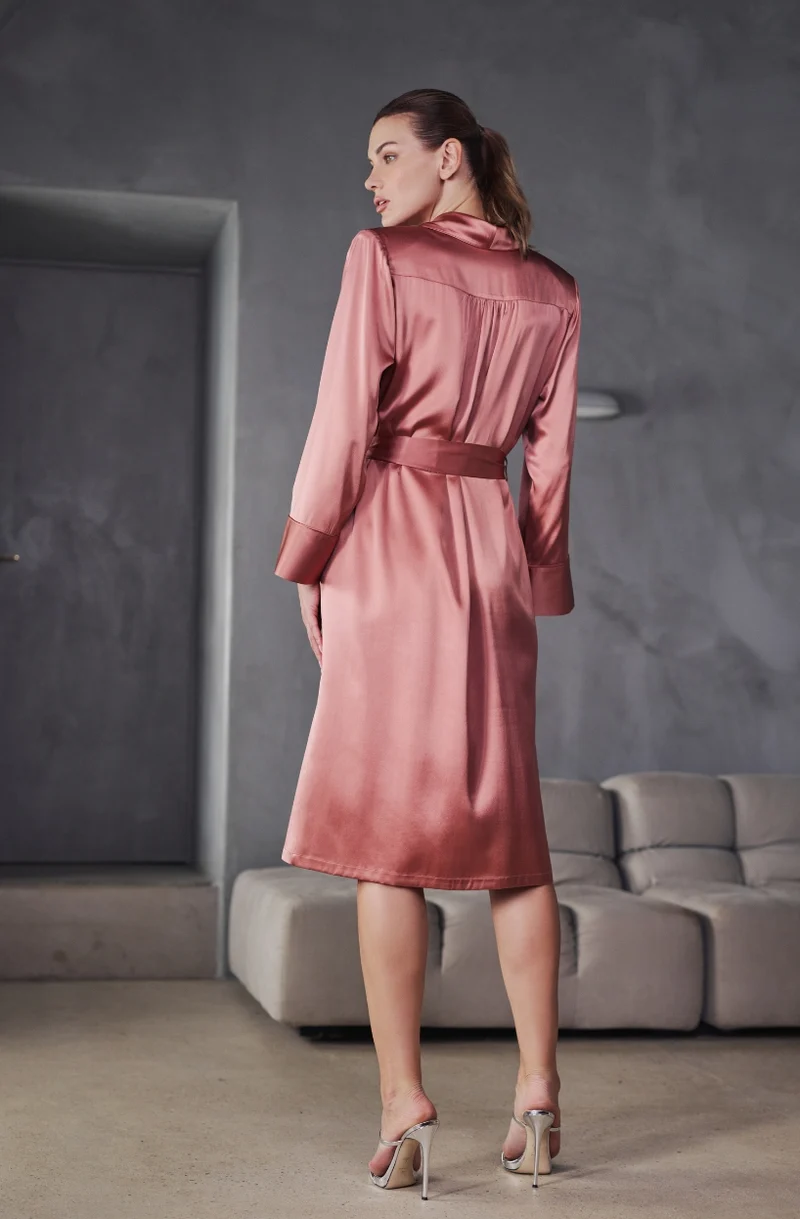Déshabillé longueur midi Bonnie en satin rose