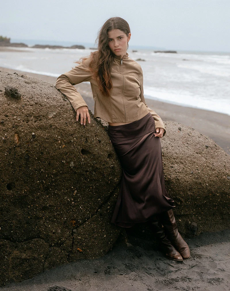 Jupe midi Manyala en satin marron foncé