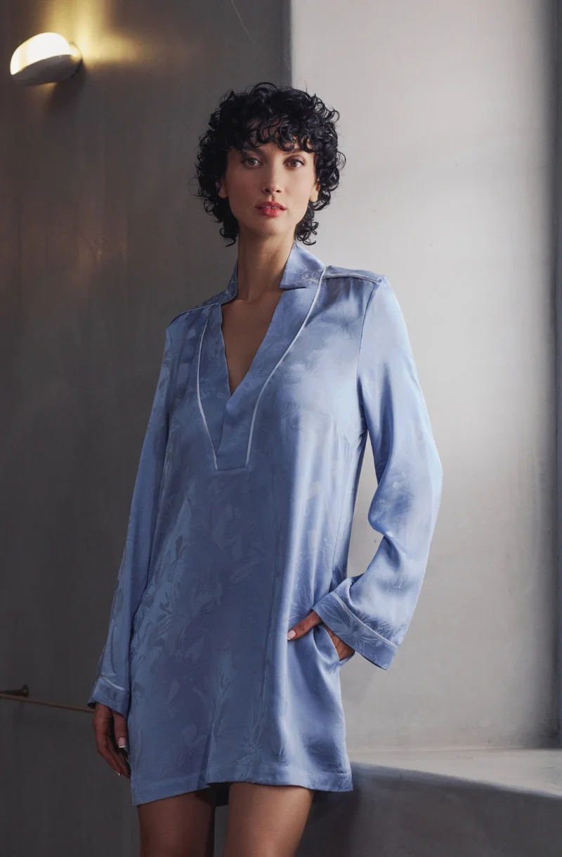 Robe Béatrice en satin jacquard bleu acier