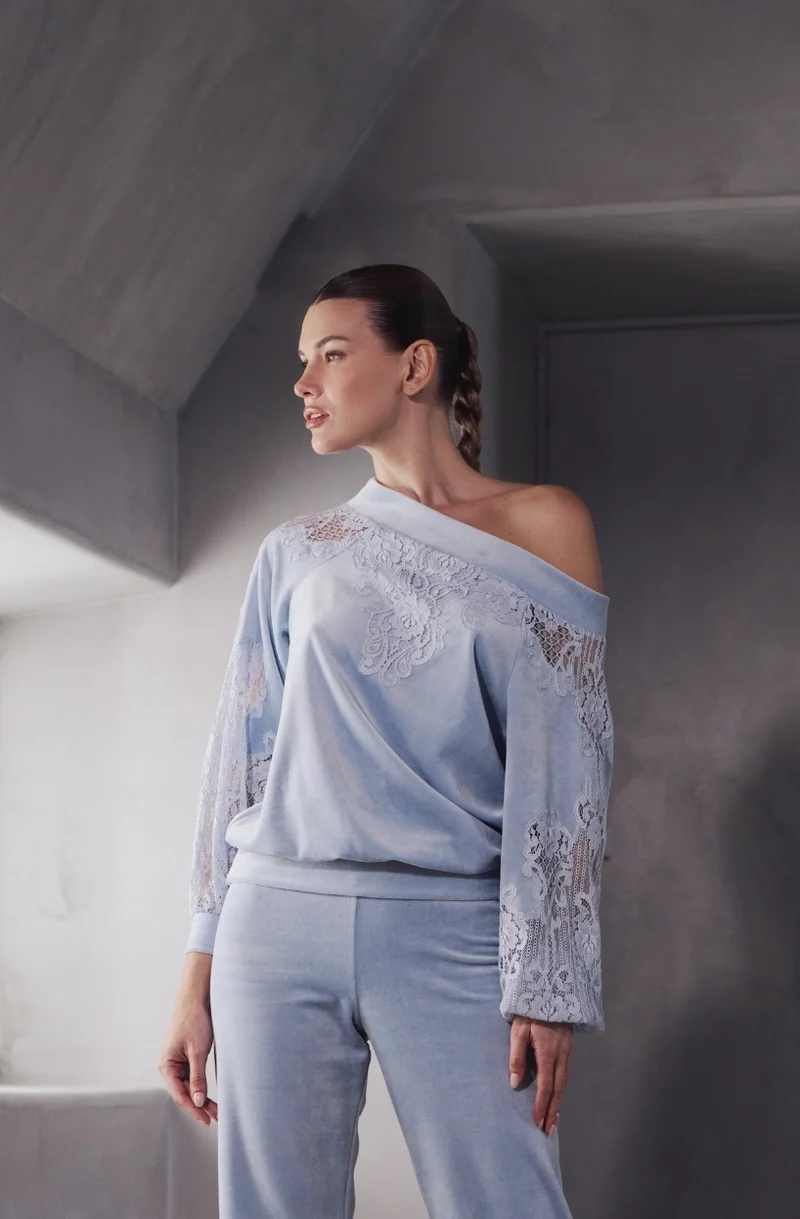 Top à manches longues Branda en velours et dentelle bleue
