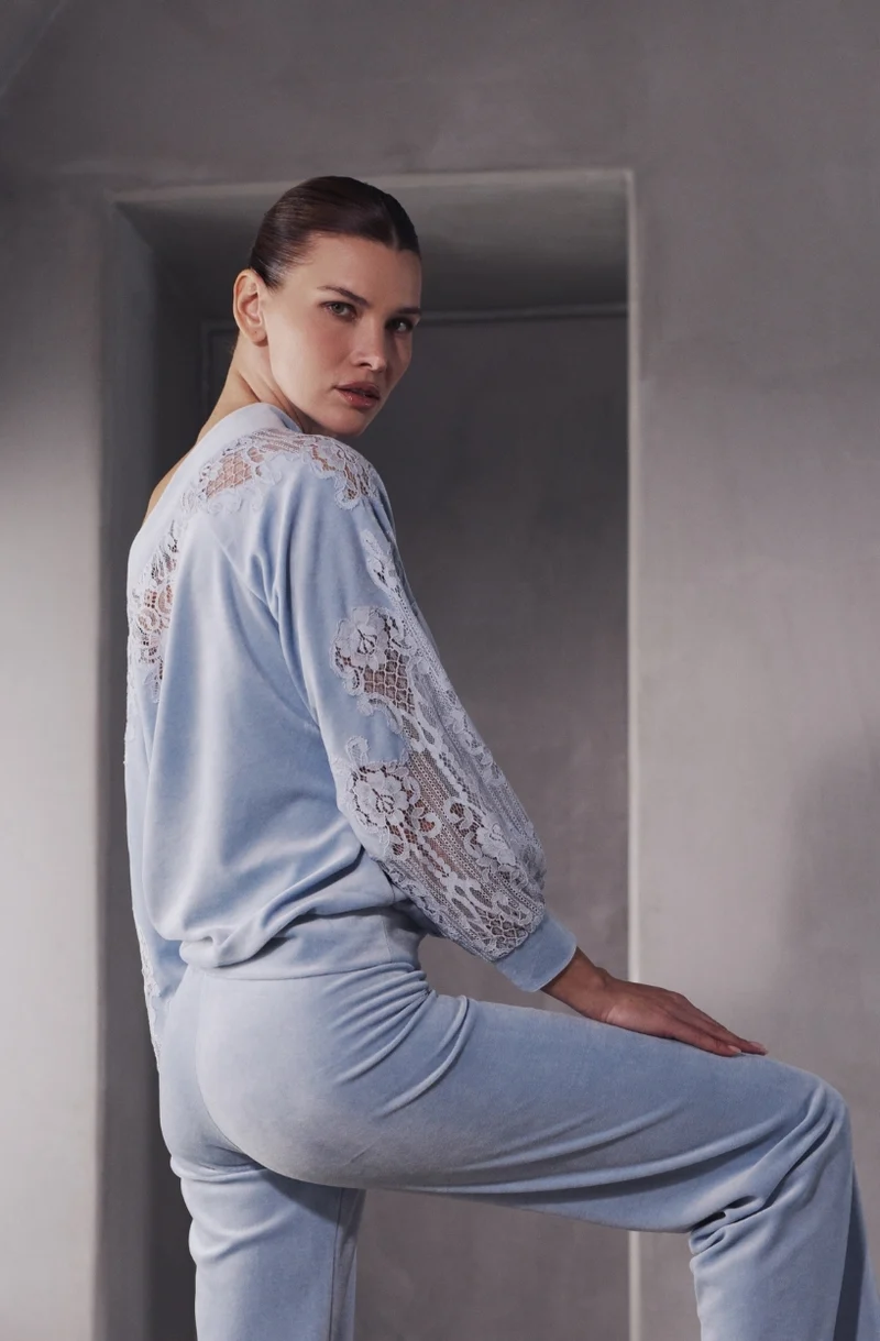 Top à manches longues Branda en velours et dentelle bleue