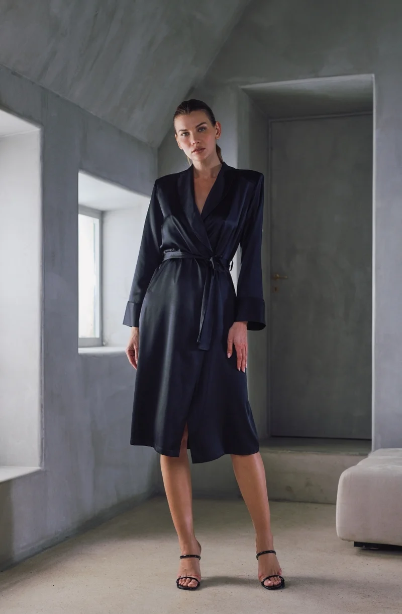 Déshabillé longueur midi Bonnie en satin noir