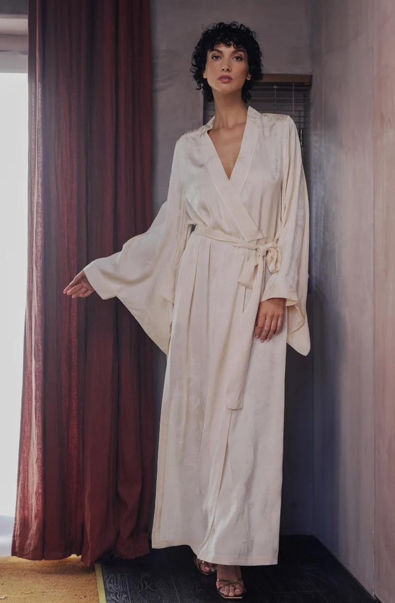 Kimono long Béatrice en satin jacquard crème