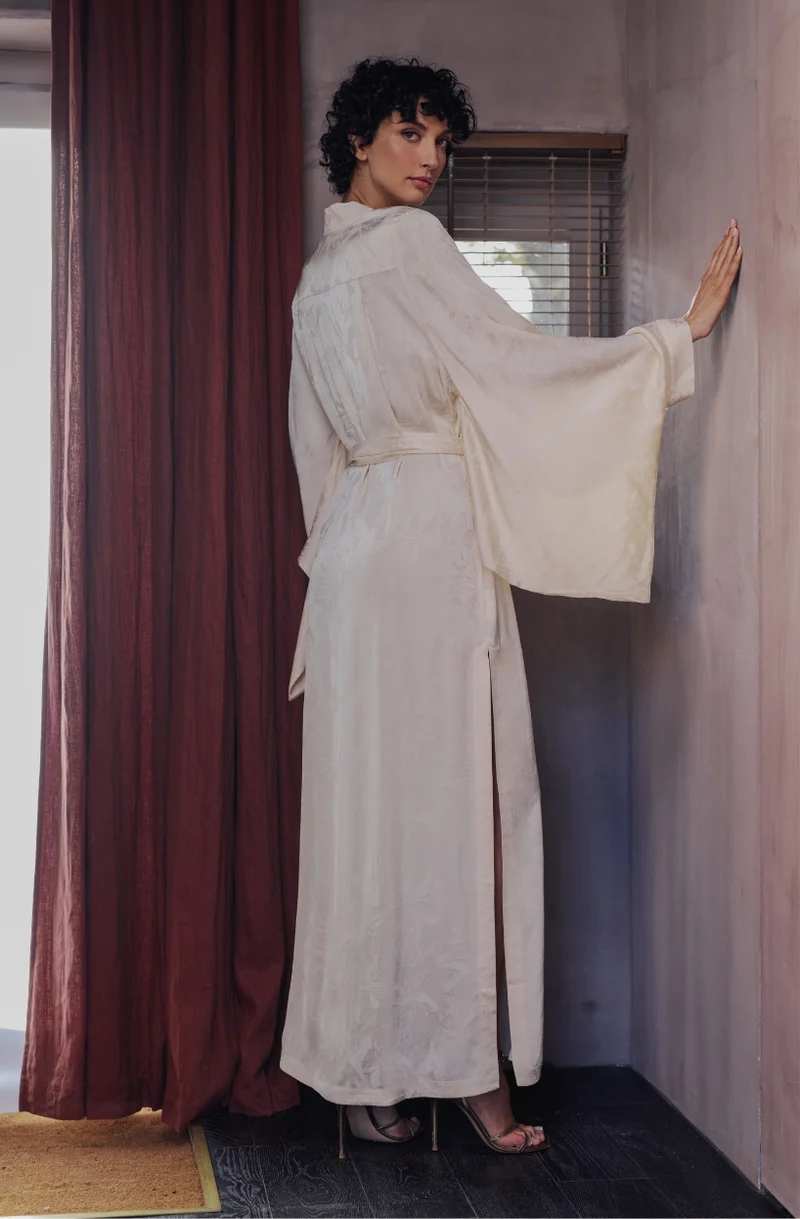 Kimono long Béatrice en satin jacquard crème