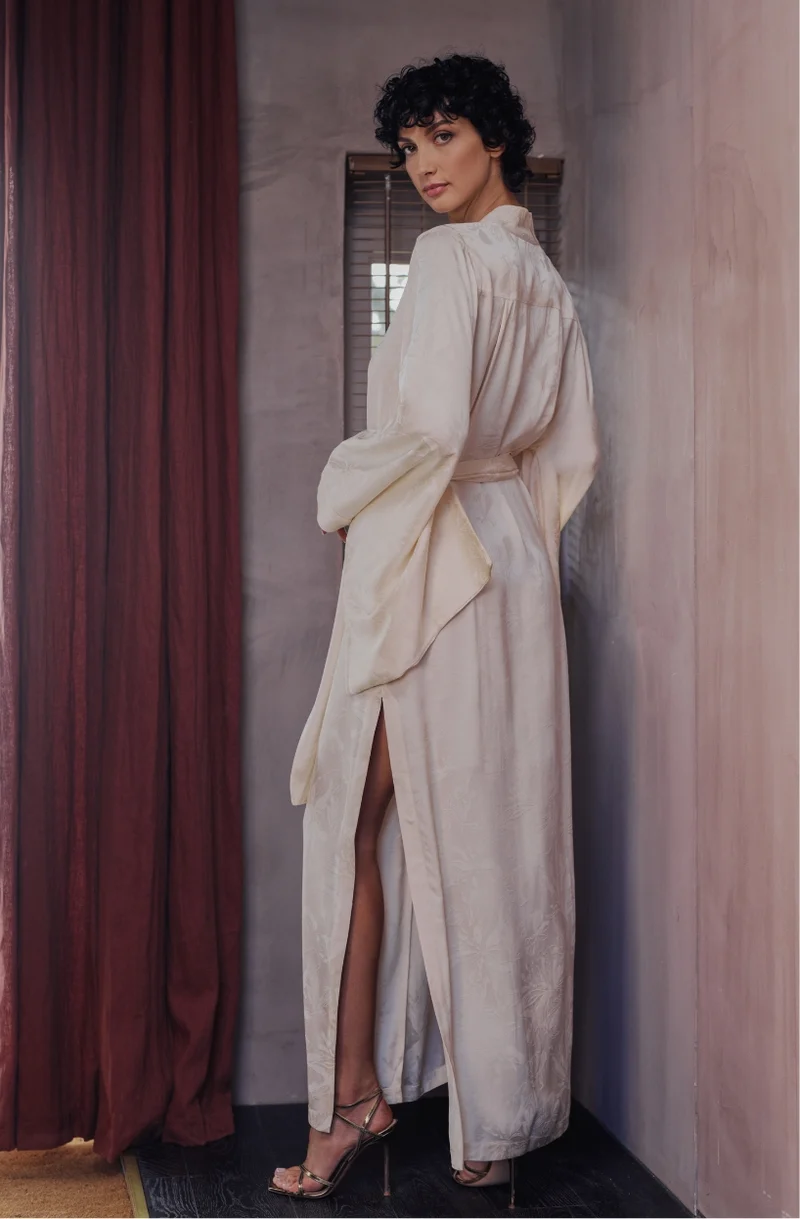 Kimono long Béatrice en satin jacquard crème