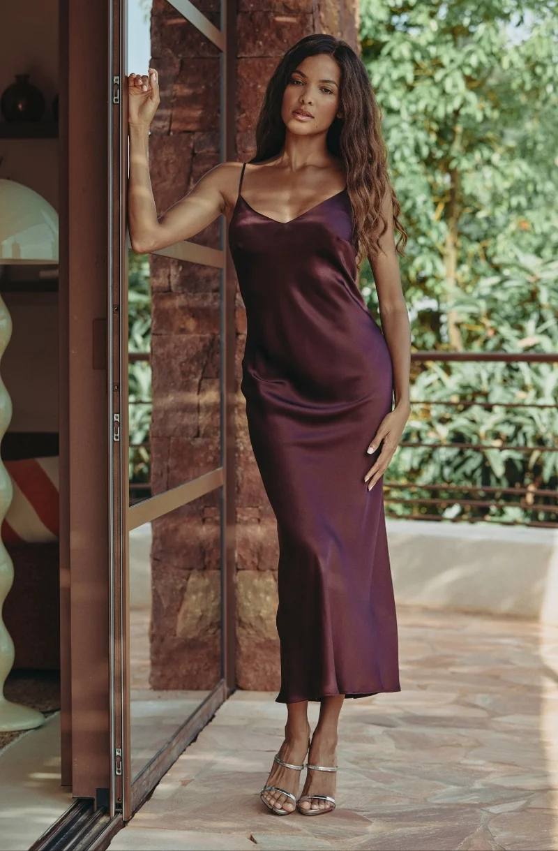Nuisette longue en soie brune Calista