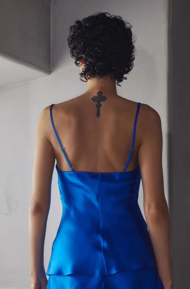 Caraco Betty en satin de soie bleu