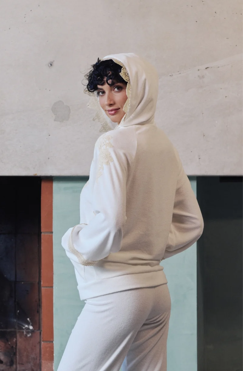 Veste à capuche Bianca en molleton de coton blanc et guipure