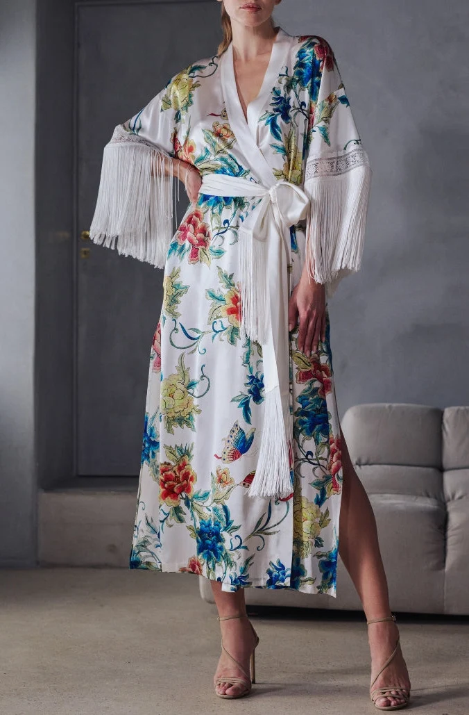 Déshabillé long Beverly en soie à motifs et franges aux manches