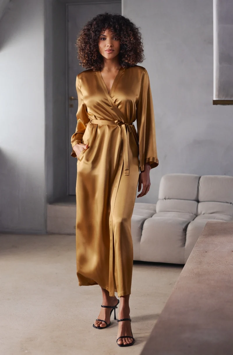 Déshabillé long Betty en satin de soie brun doré