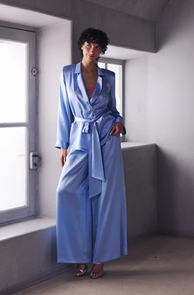 Pyjama Becky en satin de soie bleu pastel