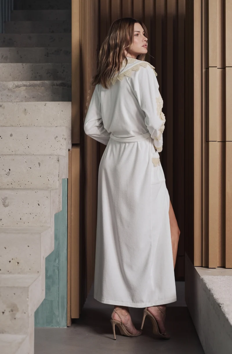 Peignoir long Bianca en molleton de coton blanc et guipures